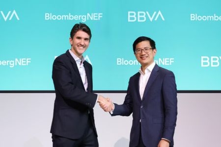  BBVA y BloombergNEF se alían para impulsar la sostenibilidad de la entidad financiera