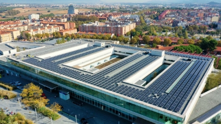  El Hospital de Mollet presenta la nueva instalación de 1.368 placas fotovoltaicas en la cubierta del hospital