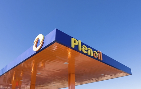  Plenoil abastecerá el 100% de sus gasolineras con energía solar