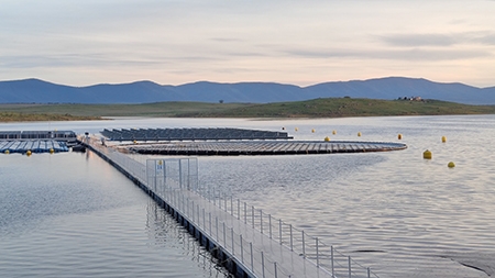  Acciona Energía amplía la planta solar flotante de Sierra Brava