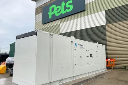  Genesal suministra un grupo electrógeno único al centro logístico de Pets at Home de Reino Unido