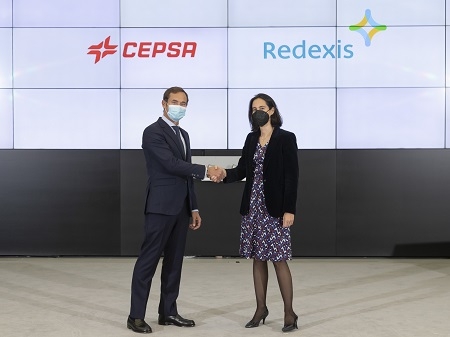  Cepsa y Redexis ponen en marcha la primera red global de energía fotovoltaica en estaciones de servicio de Europa