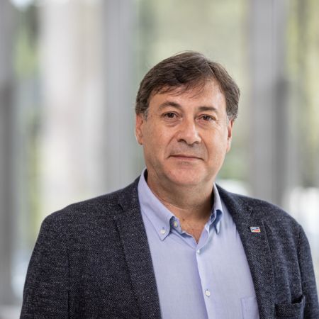 Víctor Lara, Customer Enablement Director  en SMA Ibérica