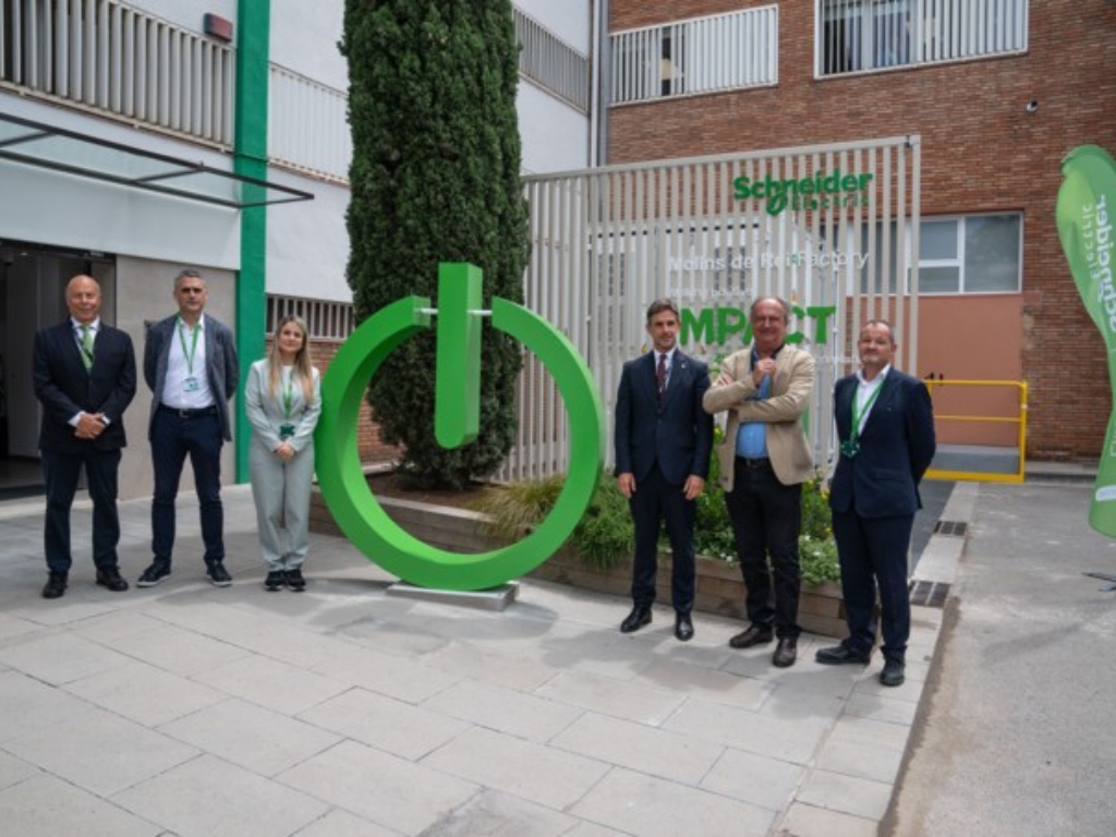 Schneider Electric culmina la descarbonización de su planta en Molins de Rei e inaugura junto a Iberdrola la microgrid
