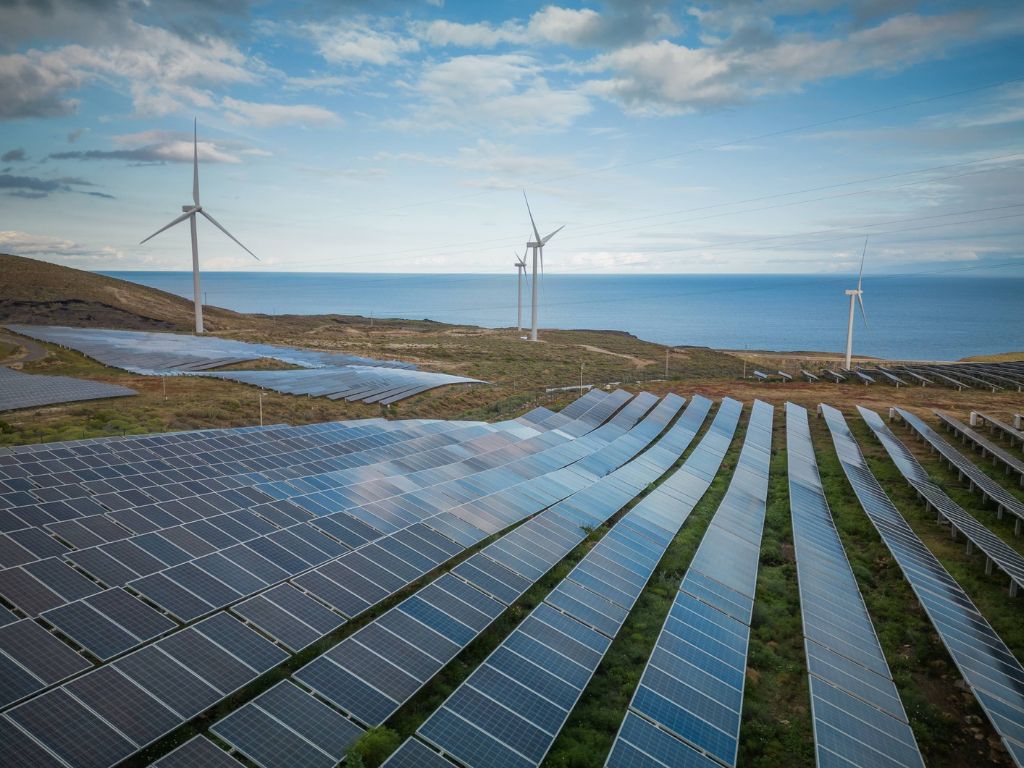 Más de 300 profesionales del sector energético analizan la actualidad del parque eólico nacional con la mirada puesta en los futuros escenarios.