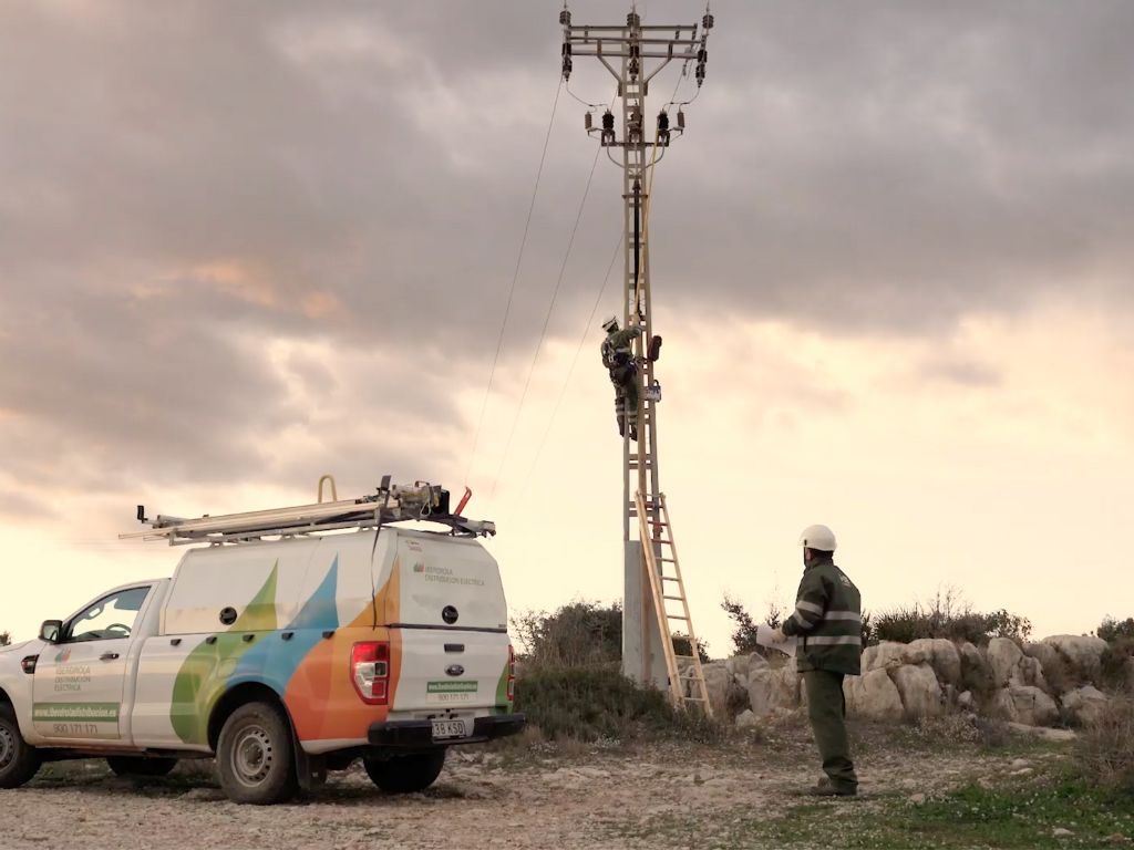 Ayesa desarrolla un modelo de IA para predecir la demanda en redes de baja tensión de I-De, filial de Iberdrola.