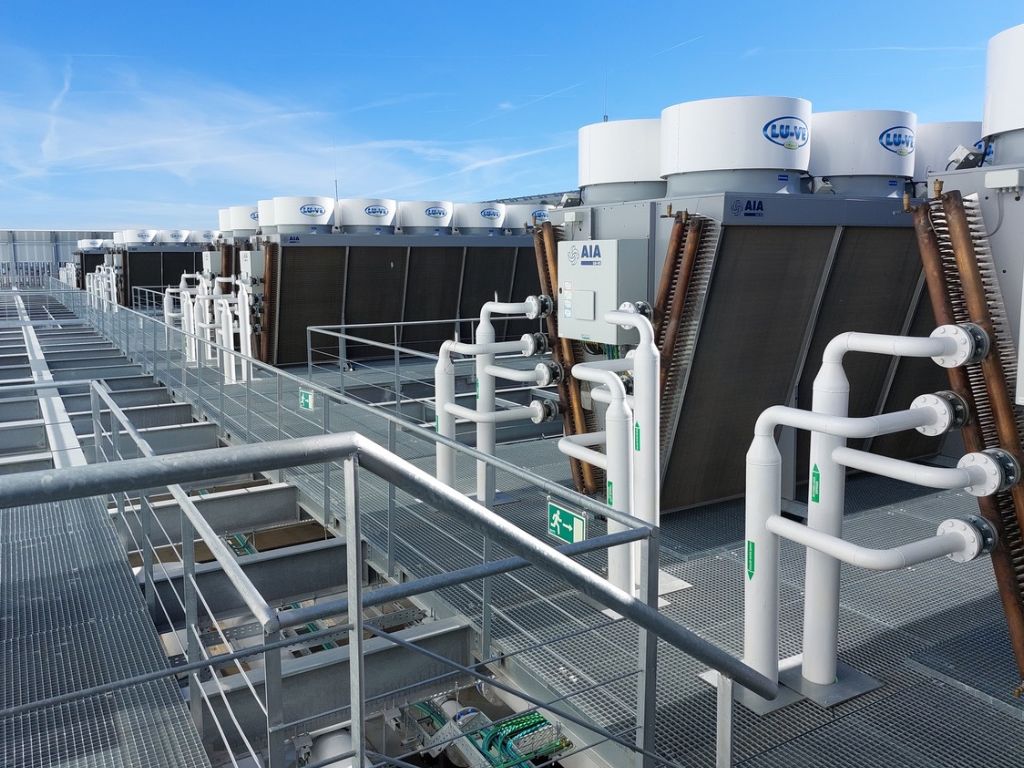 Centros de datos sostenibles para la IA: sistema de refrigeración de alta eficiencia.