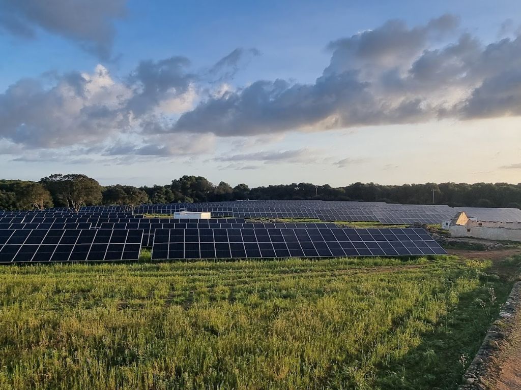 Hibridación con baterías en sistemas fotovoltaicos: caso Menorca.