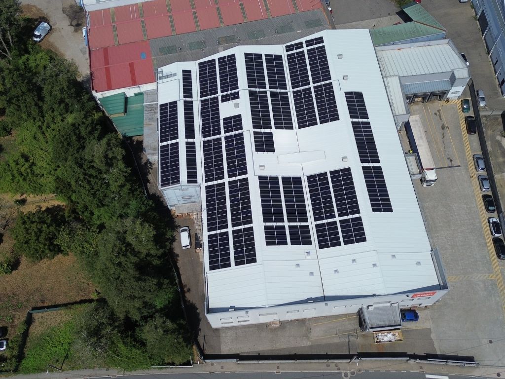 Instalación fotovoltaica de alta eficiencia y seguridad: un sistema innovador para el autoconsumo industrial.