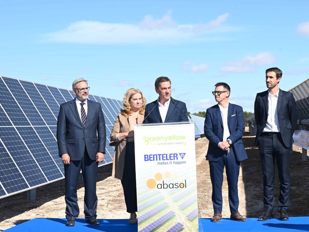 Benteler inaugura en Burgos una planta fotovoltaica para cubrir el consumo de su sede industrial.