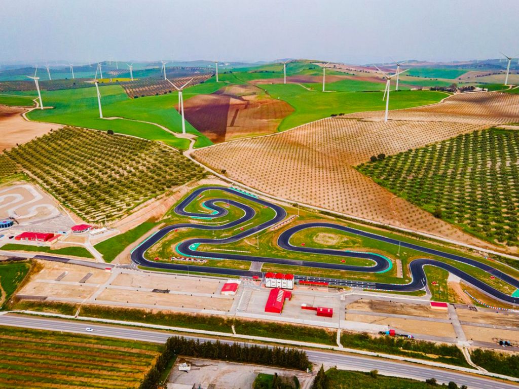 GoodWe y Adratek impulsan la independencia energética del karting de Campillos. 