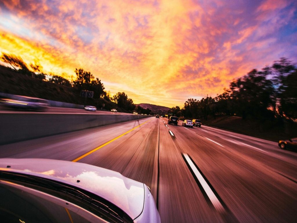 Movilidad eléctrica en España: entre la necesidad práctica y la oportunidad tecnológica.