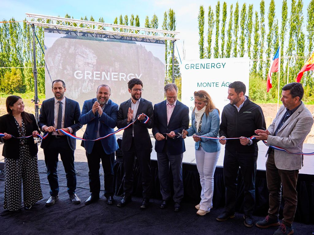 Grenergy coloca la primera piedra de la planta híbrida Monte Águila en Chile, con una inversión de 243 millones de euros.
