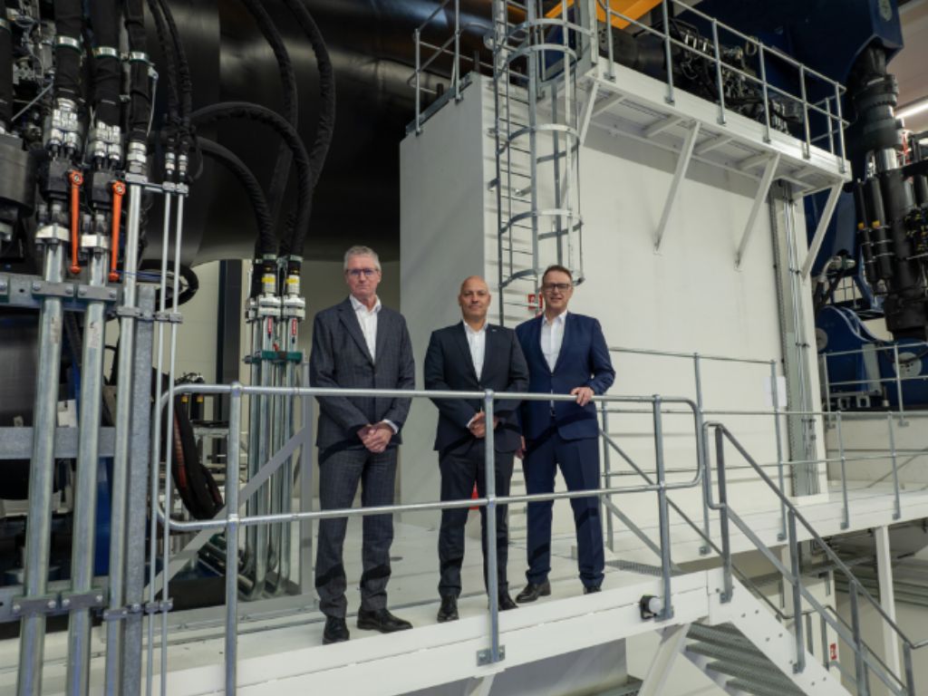 De izquierda a derecha: Torben Lorentzen, CEO de Lindø Offshore Renewables Center; Sascha Zaps, CEO Bearings & Industrial Solutions, Schaeffler AG; Bernd Endres, Vice President Regional Business Unit Wind, Schaeffler