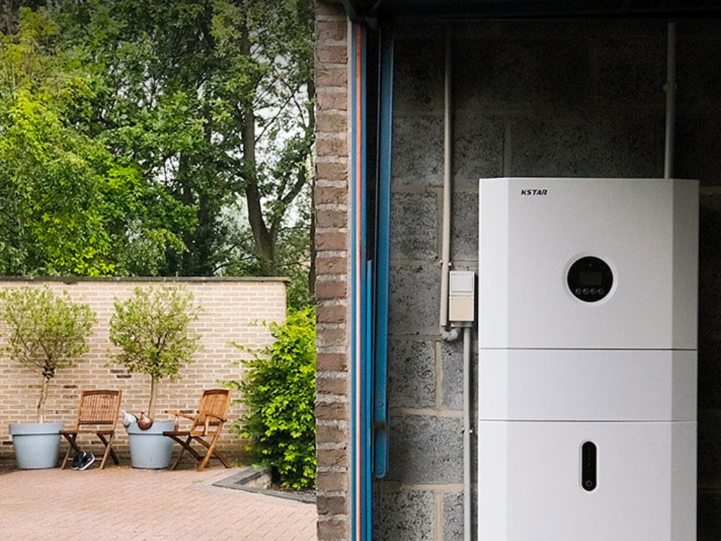 León impulsa la sostenibilidad municipal con la instalación de sistemas de almacenamiento energético KSTAR.