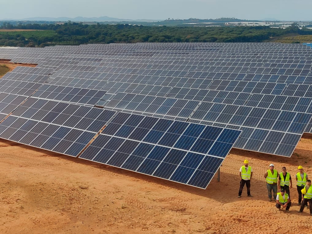 Metal Frame Renovables trae a GENERA sus nuevos desarrollos en seguidores solares y estructuras para parking.