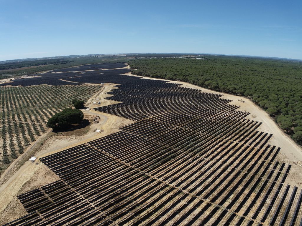 RES firma un acuerdo de O&M con Matrix Renewables para gestionar más de 300 MW solares en cinco provincias españolas.