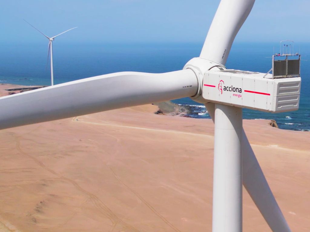 Acciona Energía culmina la venta del parque eólico San Juan de Marcona en Perú por 218 millones de euros.
