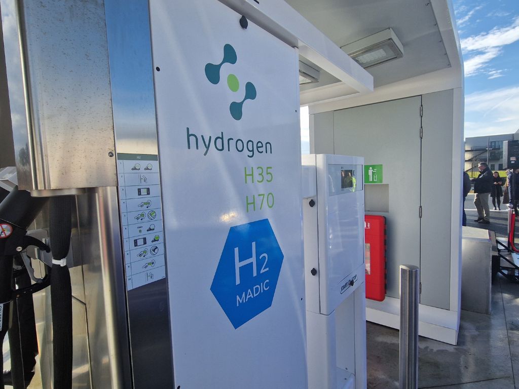MADIC Group inaugura en Burdeos su primera estación de hidrógeno, concebida como laboratorio tecnológico y centro de formación.