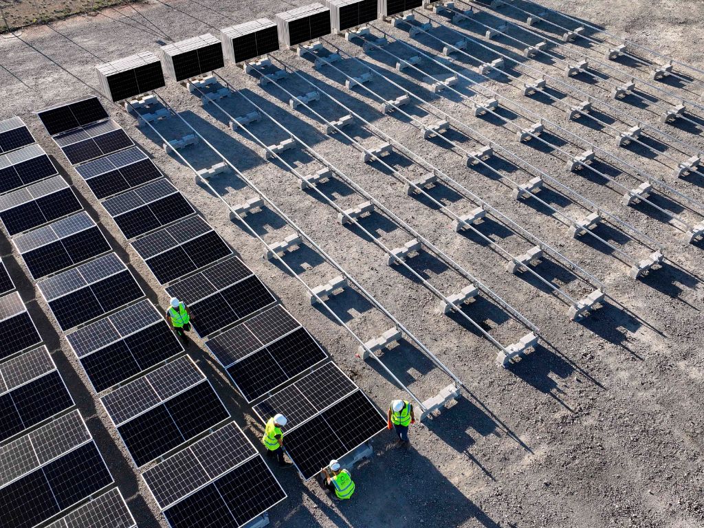 La fotovoltaica avanza hacia nueva velocidad de ejecución de la mano de la innovación y la ingeniería modular.