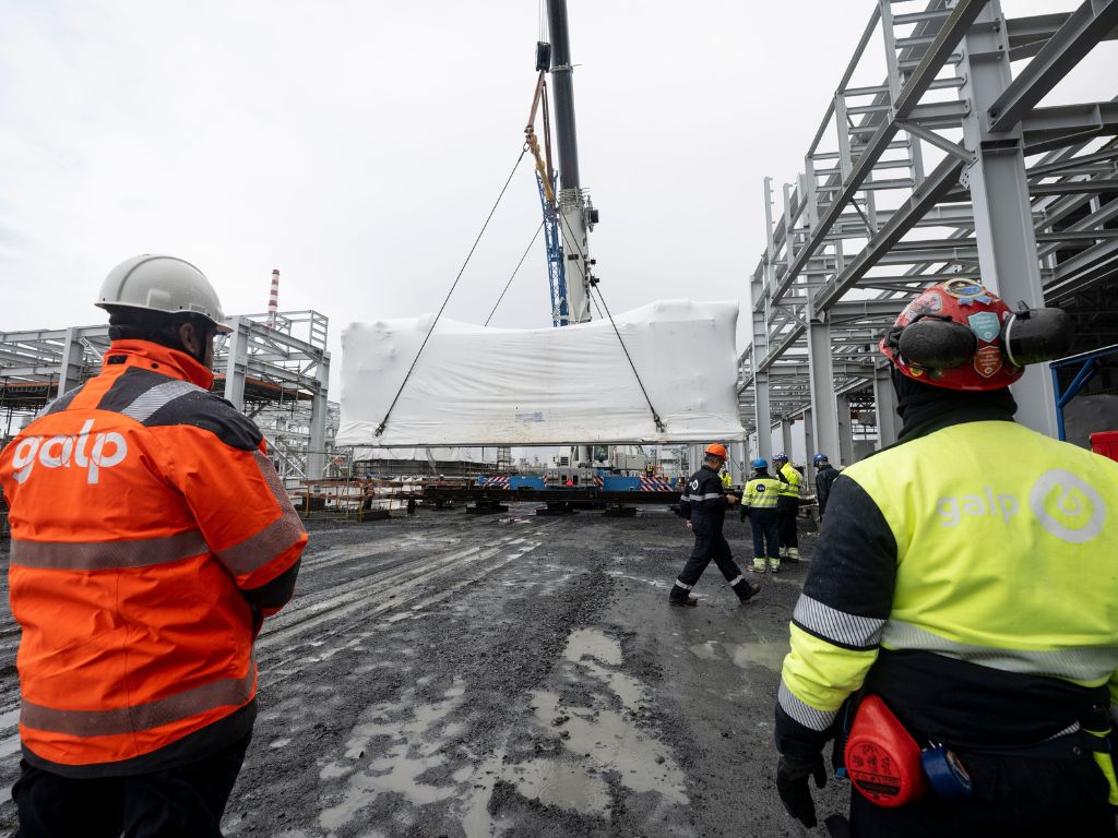 Galp completa la instalación de los 100 MW de electrólisis en la refinería de Sines (Portugal).