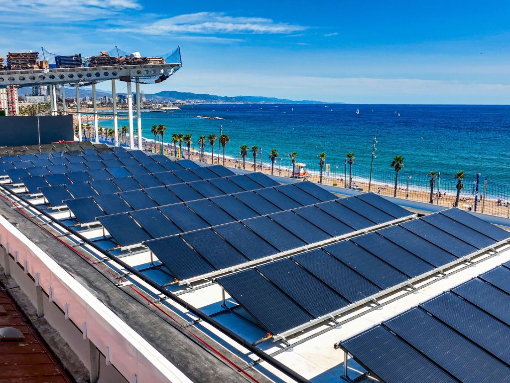 Solar térmica 2025: calor renovable para una industria y edificación descarbonizadas.