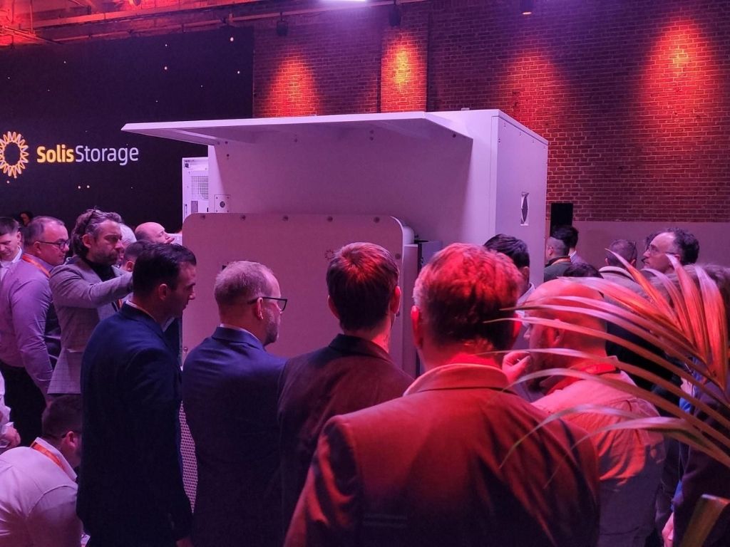 Solis presenta la gama EverCore de almacenamiento C&I con sistemas de 100 a 261 kWh.