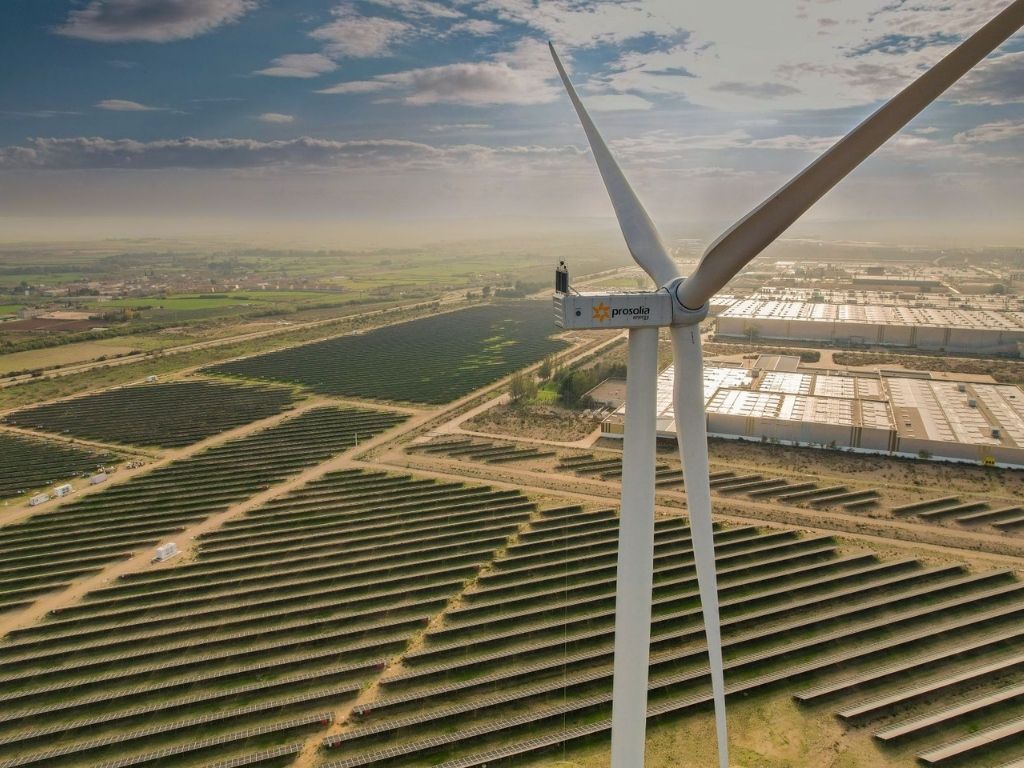 Prosolia Energy cierra 380 millones de euros de financiación para acelerar su cartera global de renovables y BESS.