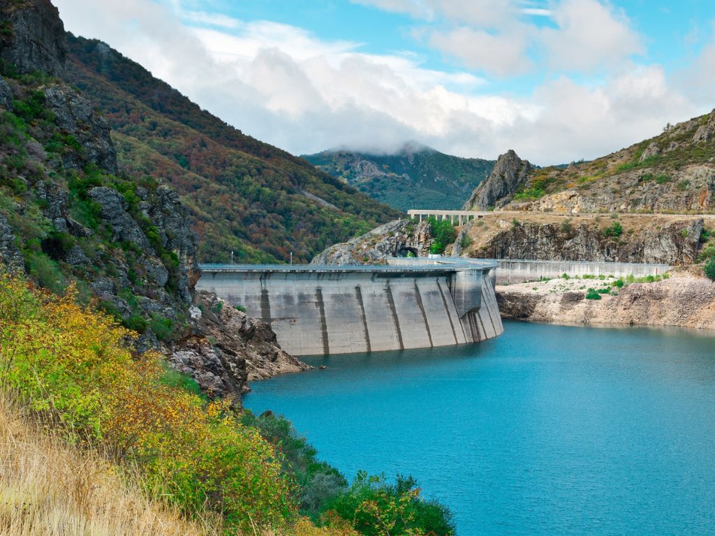 El sector renovable reclama electrificación, almacenamiento y menor fiscalidad eléctrica para reforzar la seguridad energética.