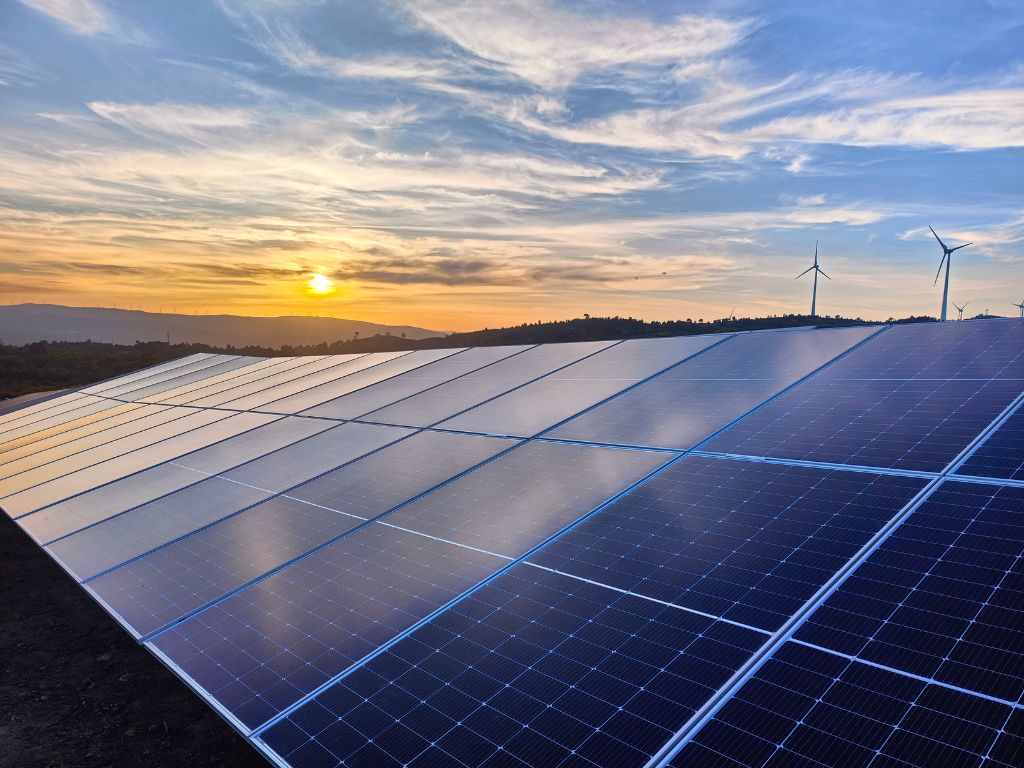 Sonnedix cierra su primera financiación en Portugal para proyectos híbridos solares con baterías.