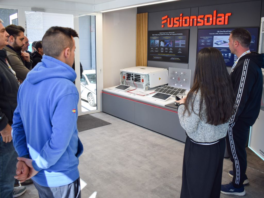 SumSol presenta soluciones de autoconsumo industrial y almacenamiento a gran escala en el Huawei C&I Roadshow.