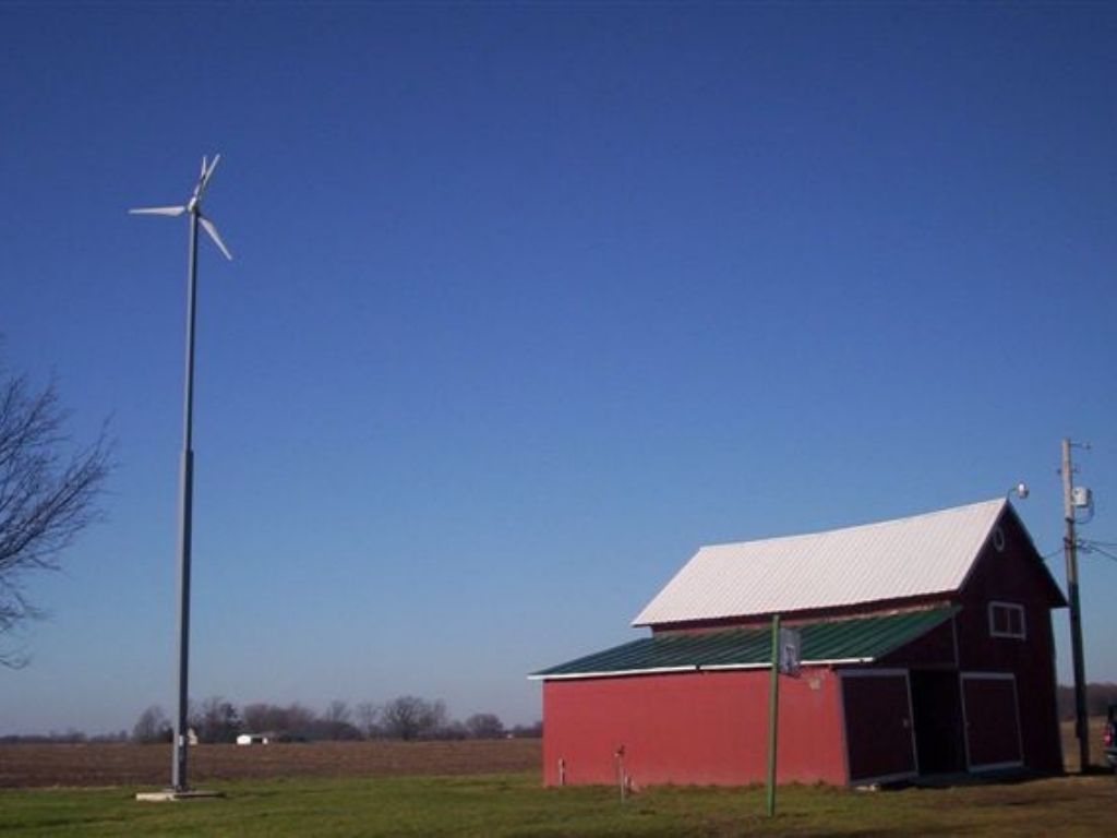 Teletrabajar desde zonas rurales aisladas es posible con sistemas de autoconsumo renovable.