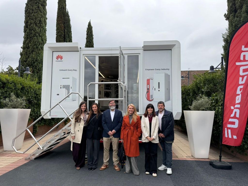 Wattkraft presenta nuevas soluciones de Huawei FusionSolar con baterías de 241 kWh e inversores optimizados para C&I.