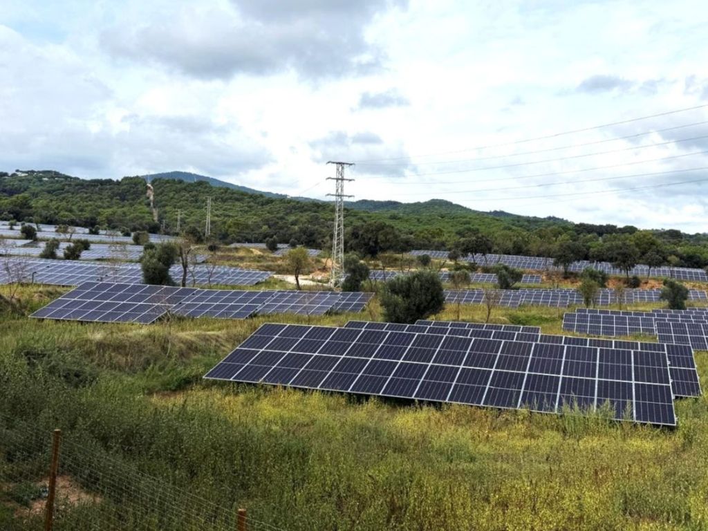 Estabanell cierra financiación de 22 millones para desplegar 62,8 MWp fotovoltaicos bajo modelo Project Finance.