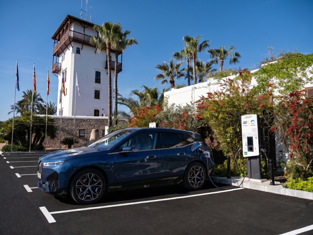 Iberdrola | bp pulse nuevo hub de recarga en Puerto Portals (Mallorca)