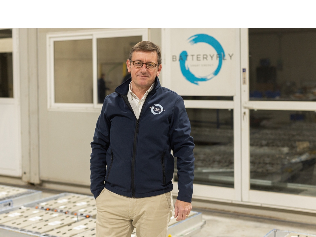 Javier Alcalá en la planta de Batterfly en Moncada (Valencia)