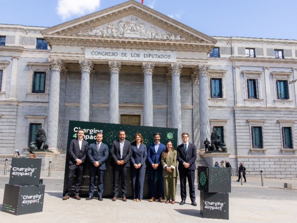 El sector de recarga ultrarrápida reclama plazos vinculantes y seguridad regulatoria para acelerar la electrificación.