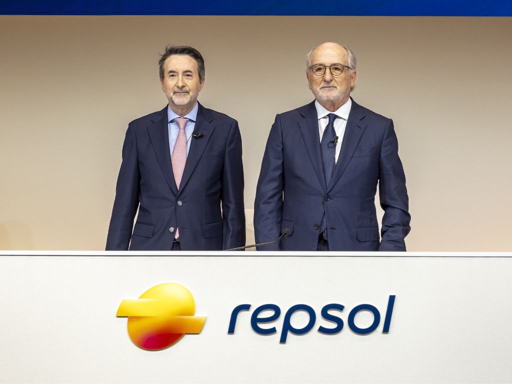 El Consejero Delegado de Repsol, Josu Jon Imaz, y el Presidente de Repsol, Antonio Brufau, en la Junta General de Accionistas 2026. 