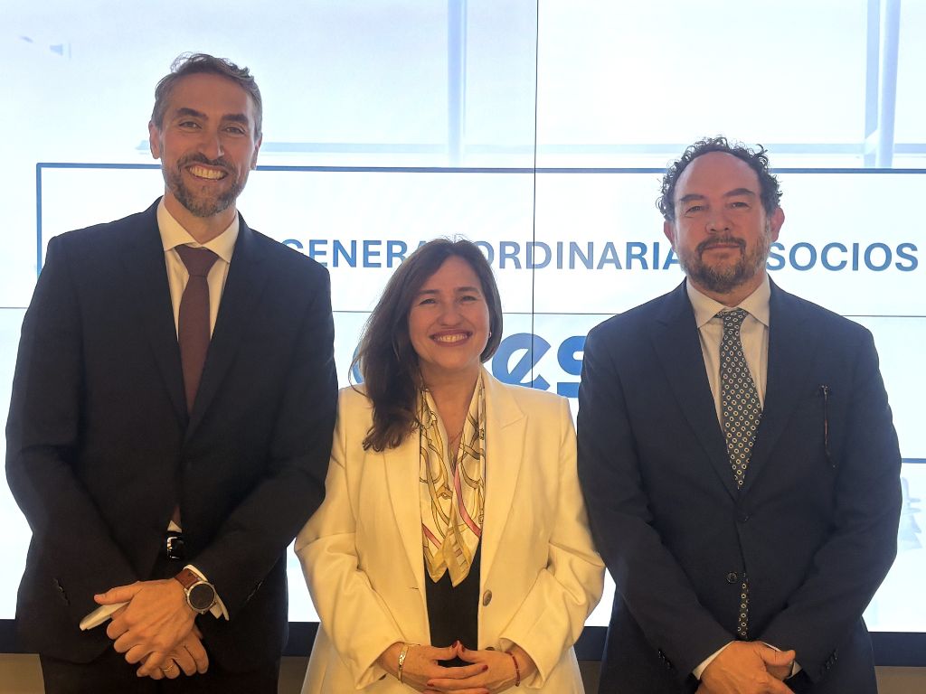 De izda. a dcha.: Carlos Ballesteros, Janis Rey y Luis Cabrera.
