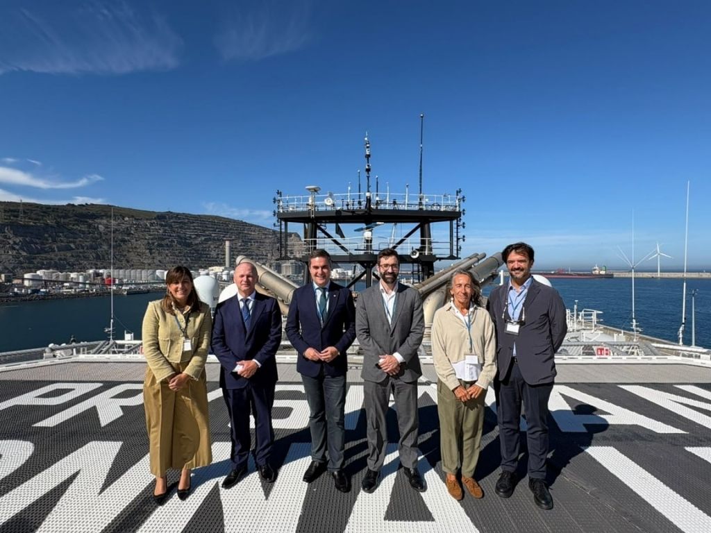 El secretario de Estado de Energía, Joan Groizard, junto al consejero de Industria, Transición Energética y Sostenibilidad del País Vasco, Mikel Jauregi.